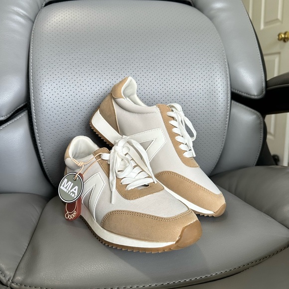 MIA Kable Sneaker for Women - Picture 3 of 8